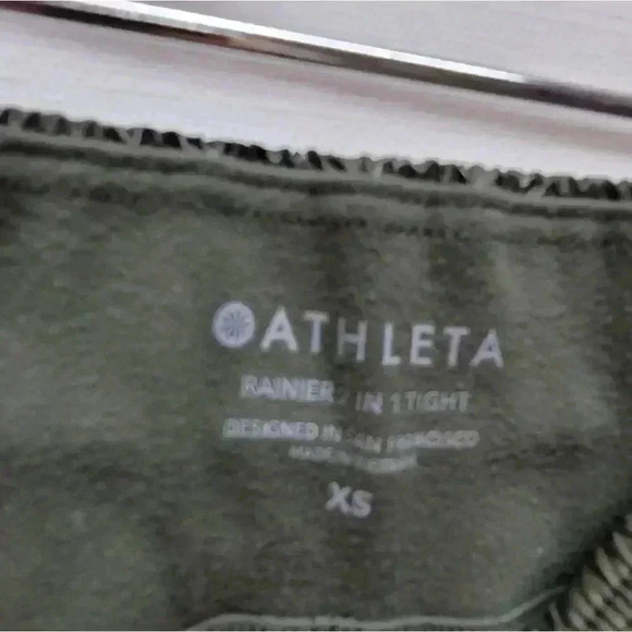 Athleta green leopard Rainier leggings/shorts sz XS - Picture 3 of 5